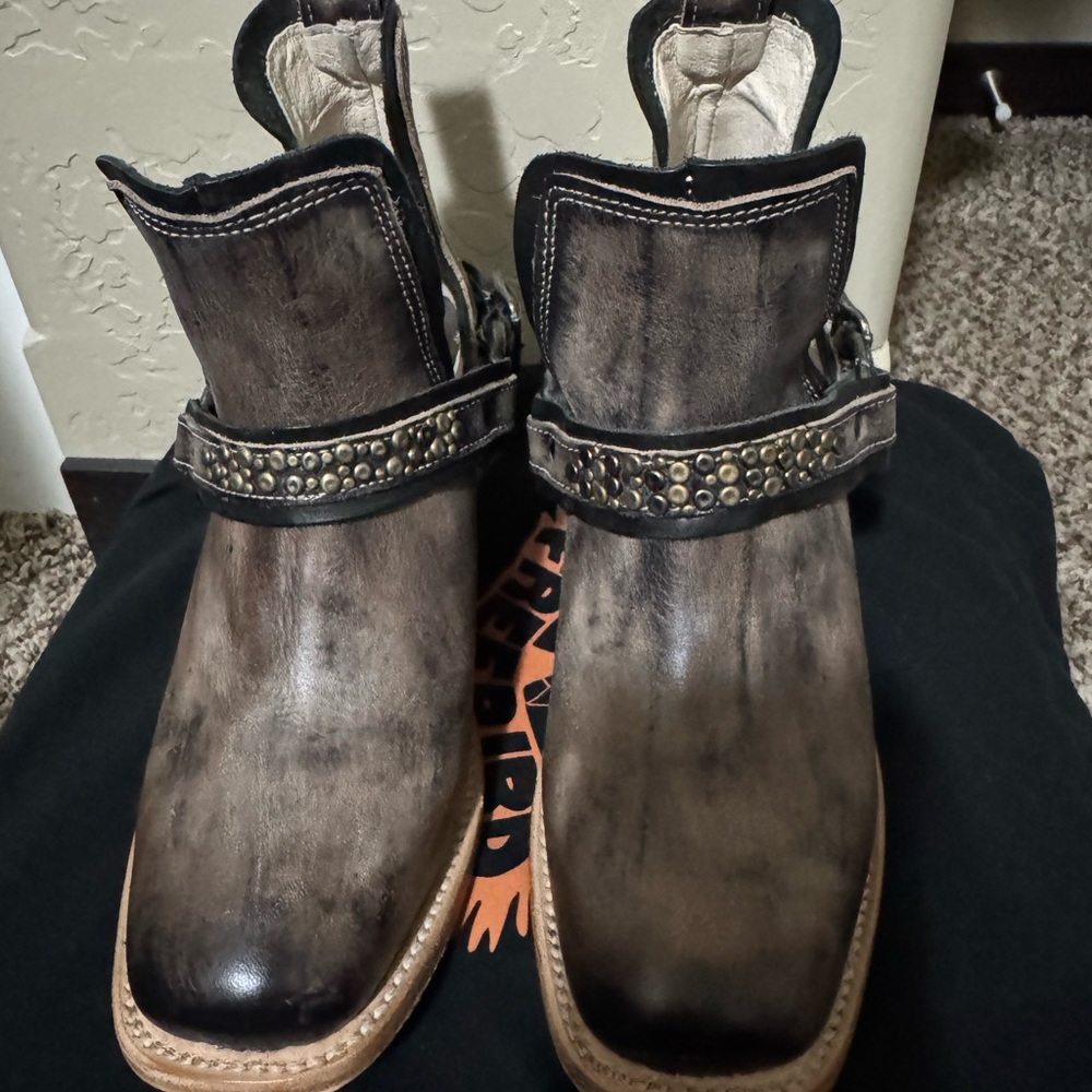 Freebird Women’s Dusty Distressed Black Leather Boots